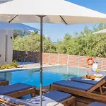 Golden Sun Lägenhetshotell Agios Christoforos (Lefkada)